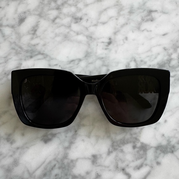 2025 spring summer Dior Black Sunglasses with Gold Accents - Picture 4 of 7
